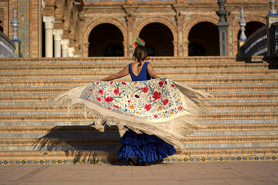 Flamingo_dancer_in_the_plaza_of_Spain.jpg