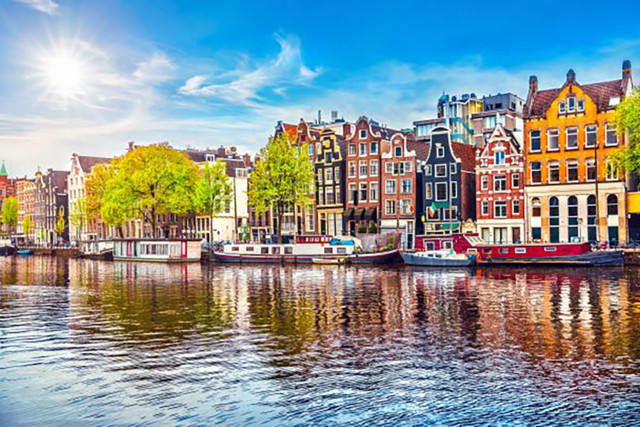 shutterstock_656151523amsterdam_small_.jpg