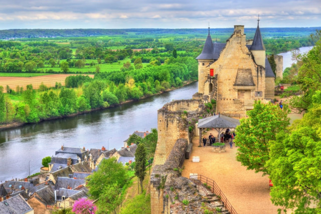 chateau_de_chinon_medium.jpg